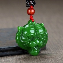 厂家批发仿和田玉碧玉虎头吊坠外蒙料菠菜绿生肖虎挂件男女款项链