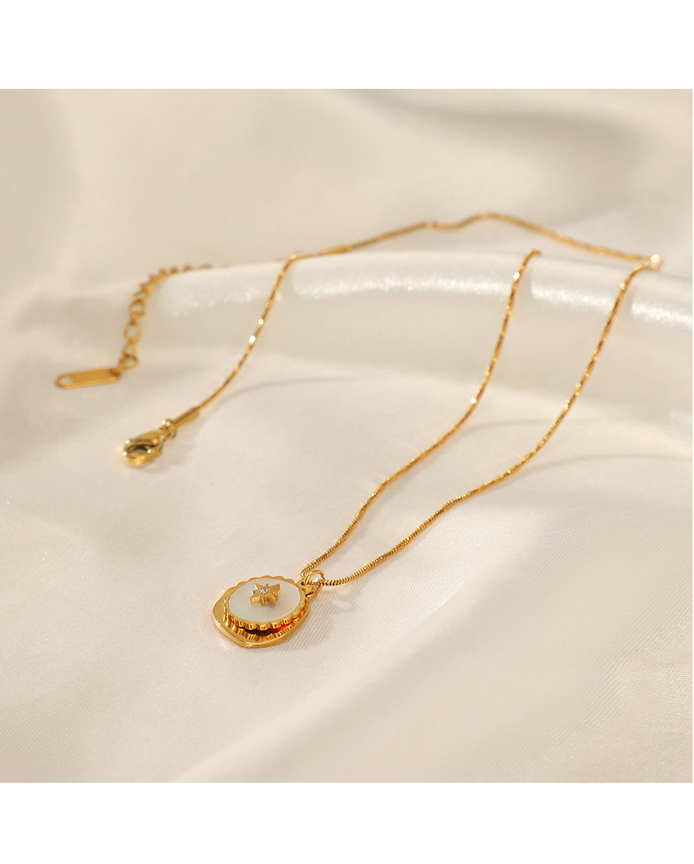 Fashion Geometric Stainless Steel Titanium Steel Plating Rhinestones Pendant Necklace 1 Piece