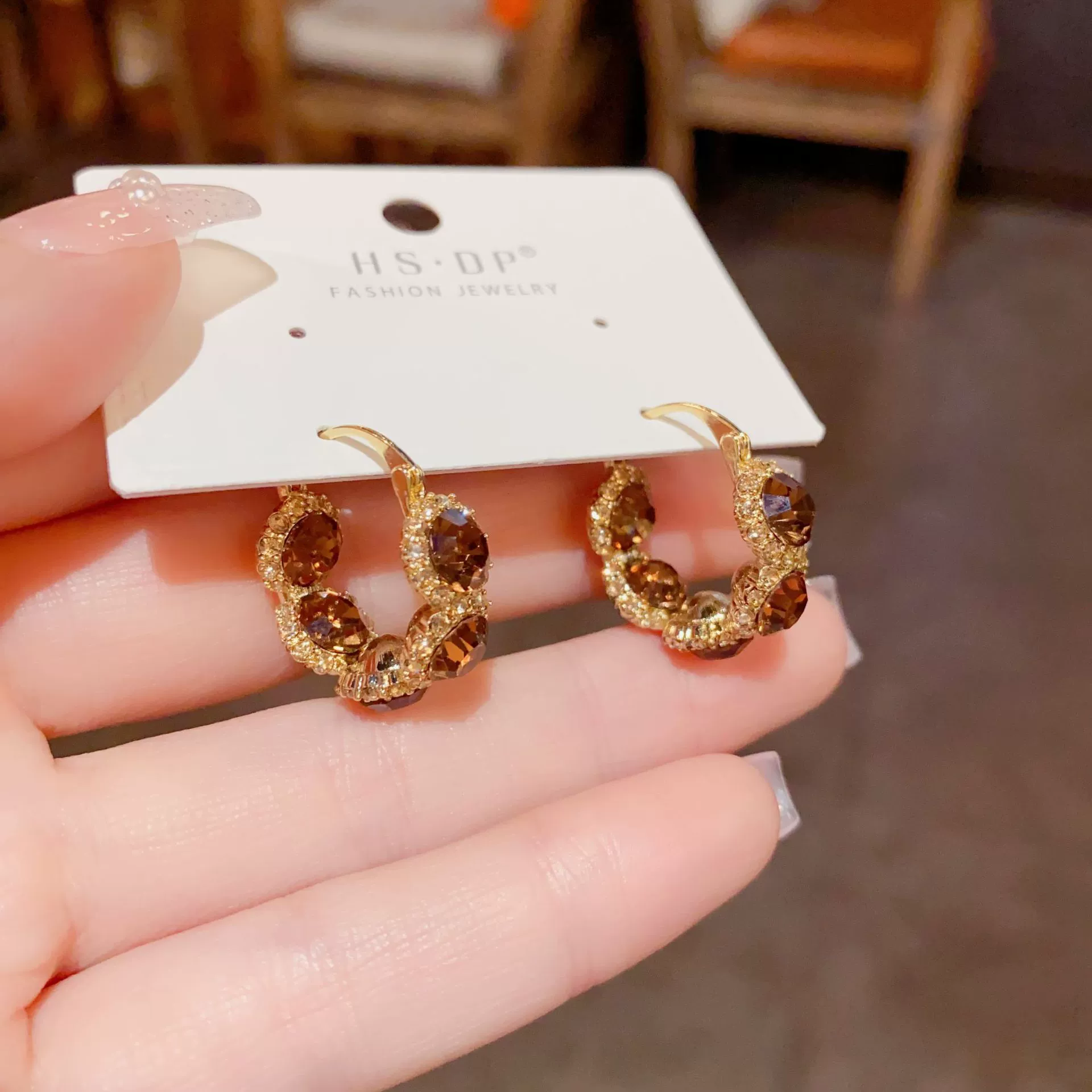 Retro sophisticated small design earrings with zircon, french style, light luxury style, high-quality style