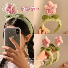 С���·�ɫ���һ��l���ɐ�ˮ����ë�q����С��ϴĘ�^��С�ݰl�Ů