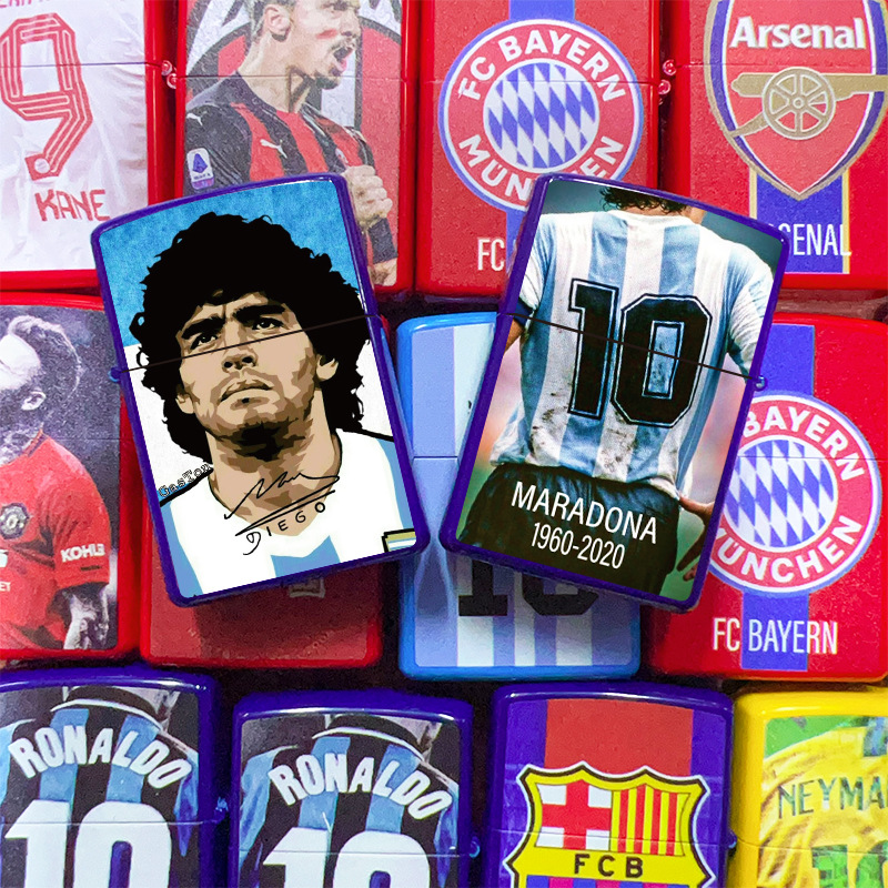 Encendedor de queroseno con diseño de jugador legendarario de la dinastía del fútbol, textura retro en relieve, acabado mate, artesanía
