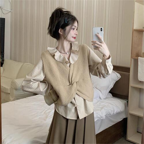 Gentle Wind V-Neck Design, Sense of Style, Minority Knit Vest, Backless, Striped, Versatile Women's Autumn Fashion Trend