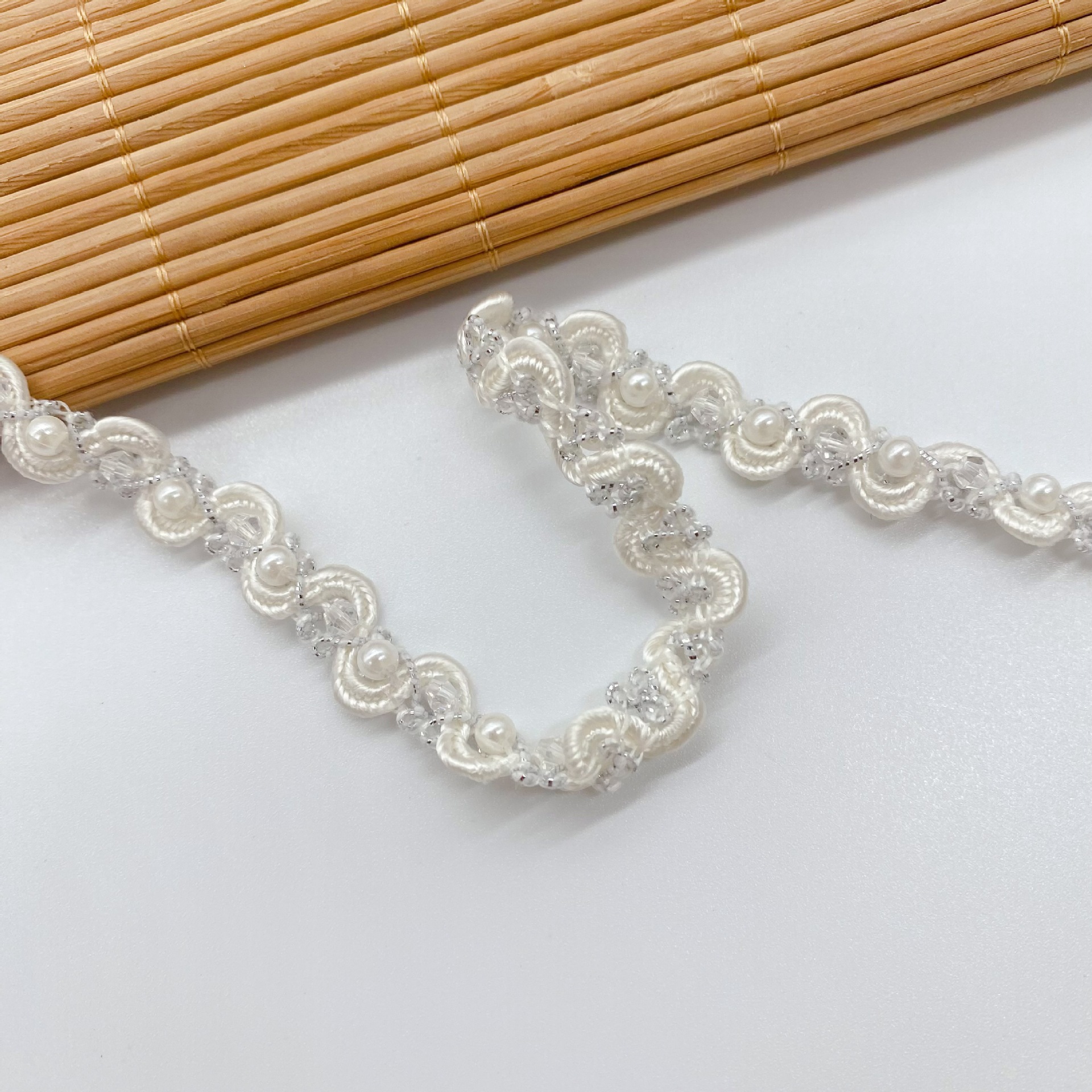 Fabricantes de encaje de cuentas al por mayor ropa de código de barras pequeño accesorios de puño de cinturón accesorios de encaje de decoración de boda de bricolaje