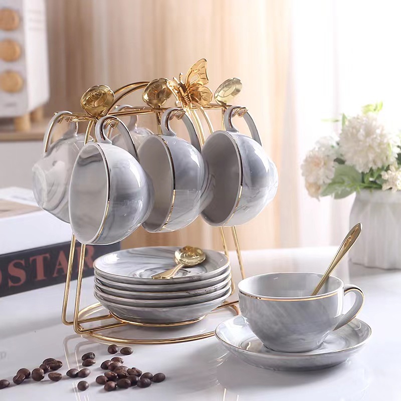 Luz de lujo taza de café traje de estilo europeo de alta apariencia taza y platillo taza de café de cerámica de alta gama exquisito juego de té de la tarde británica