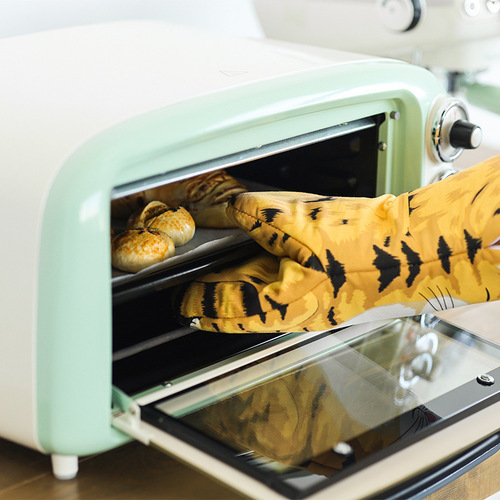 Creative cute cat paw insulation gloves kitchen baking anti-scalding gloves microwave oven gloves high temperature resistance