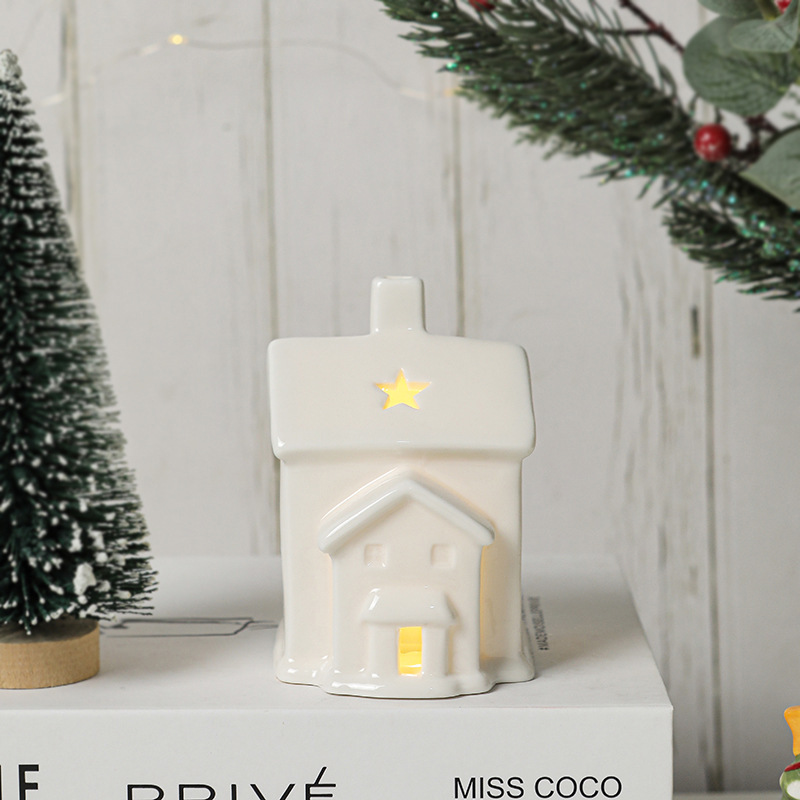 Transfronterizo cerámica nórdica pequeña casa iluminada LED casa decoración navideña creativa nueva decoración europea al por mayor