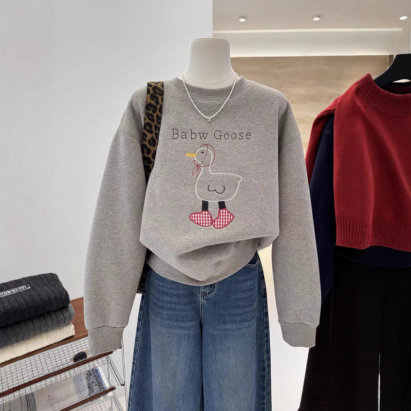 Autumn and Winter New Korean-Style Exquisite Cartoon Embroidered Duck Loose-Fitting Warm Fleece-Lined Thickened Round-Neck Pullover Sweatshirt for Women Autumn and Winter New Korean-Style Exquisite Cartoon Embroidered Duck Loose-Fitting Warm Fleece-Lined Thickened Round-Neck Pullover Sweatshirt for Women
