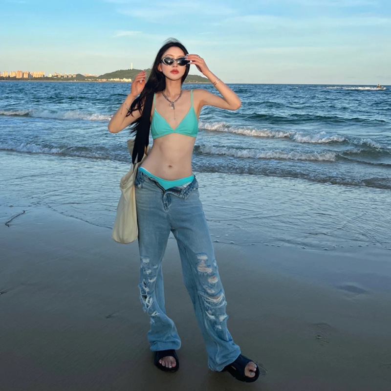 A generation of women's new split solid color bikini small chest gathered sexy hot girl student beach vacation swimsuit