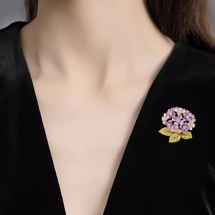 エナメル色の刺繍の花のブローチの高級な女性のファッションの精巧な胸の花の小さい大衆のデザイン感の気質のピンは装飾品を配合します。|undefined