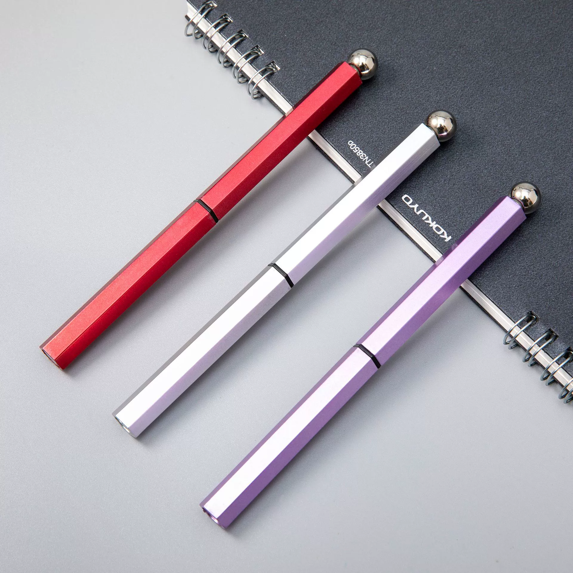 Universal multicoloured children's cute magnetic creative plastic ballpoint pen