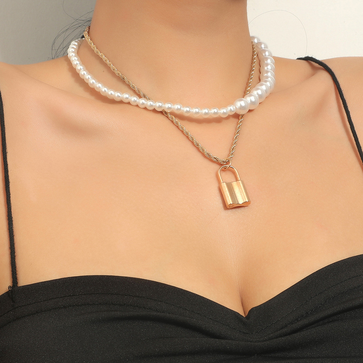 Multi-layered Pearl And Lock Necklace With Personalized Chain_voghion.com