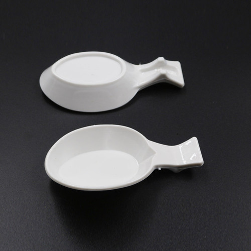 Water dish, plum blossom ink dish, white plastic material, stationery brush, twisting water tincture pen