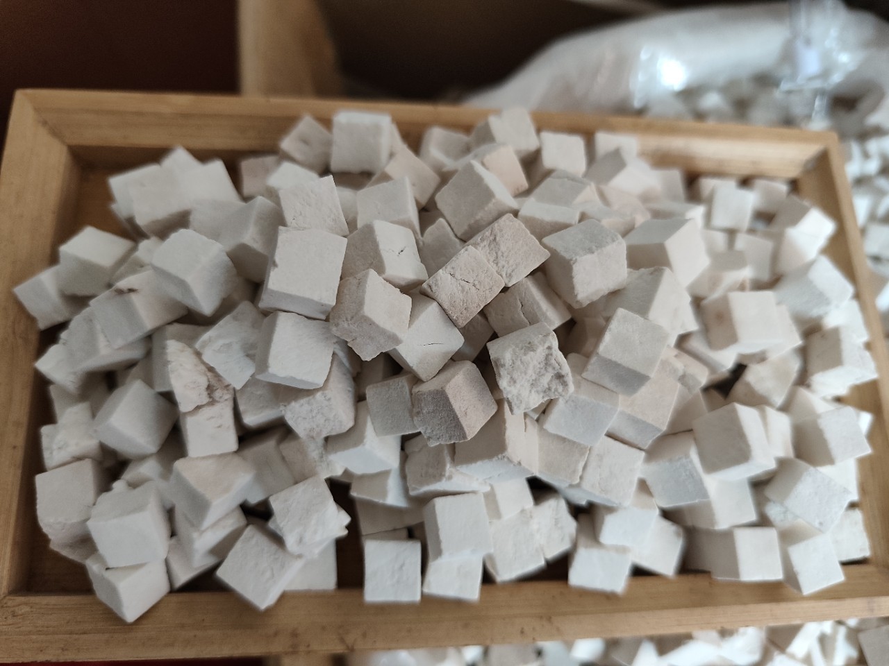 Yunnan Poria Fu Ling Cubes Dried White Poria Slices for Decoction and Soup 500g overview