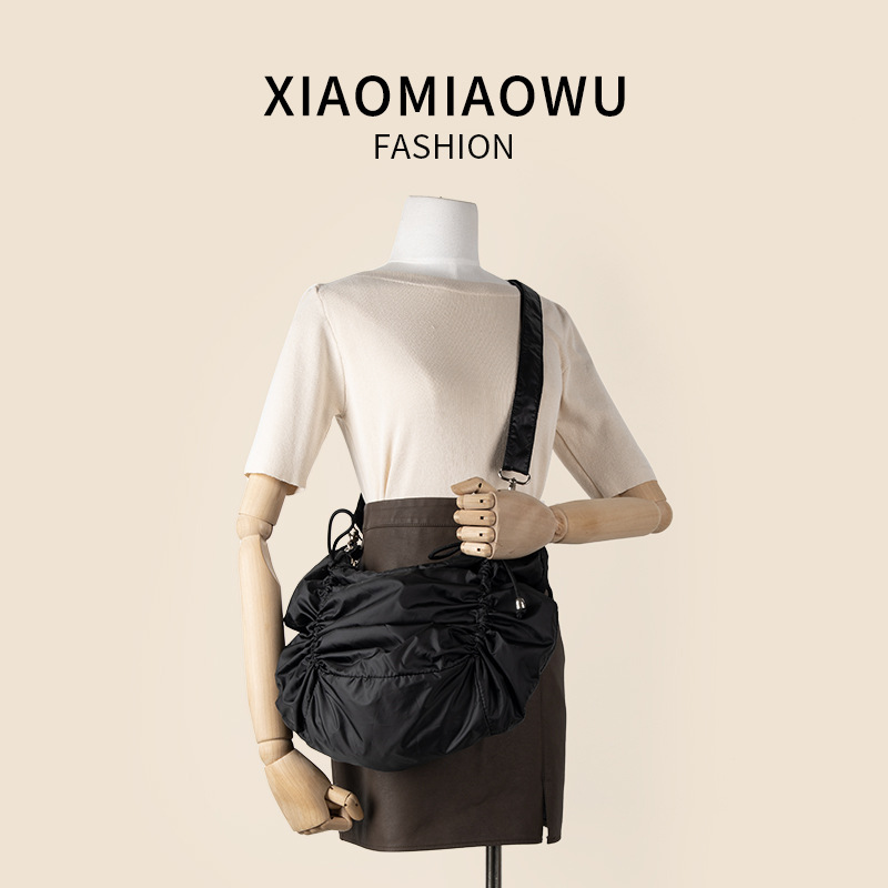 Korean high-end solid color shoulder drawstring nylon pleated niche design, casual crossbody bag, women's autumn and_voghion.com