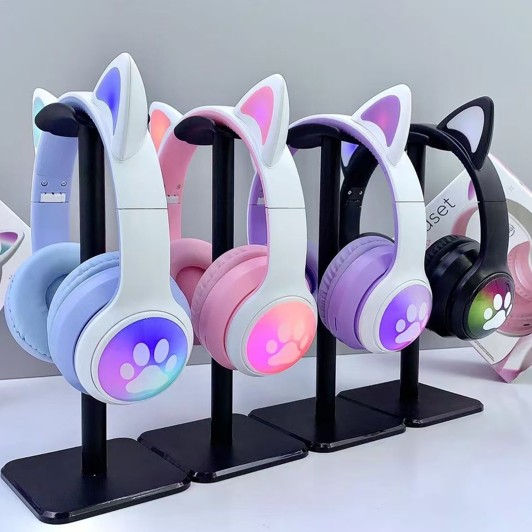 Comercio exterior transfronterizo BT618 orejas de gato luminosas auriculares Bluetooth radio competencia auriculares dibujos animados lindo image 1