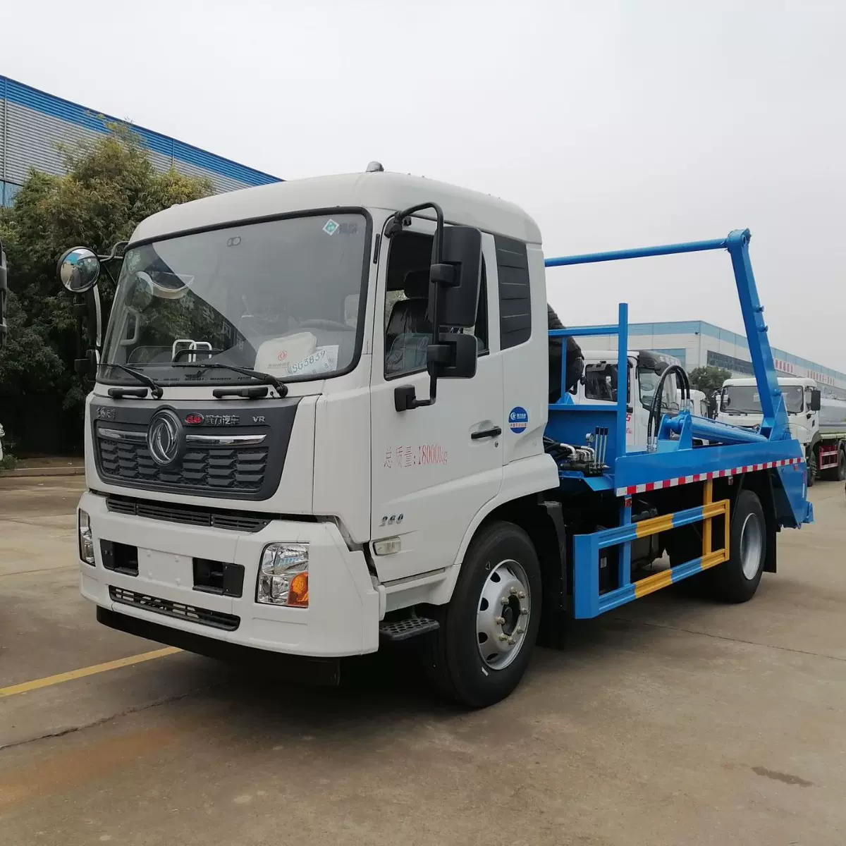 程力威牌CLW5180ZBSD6型摆臂式垃圾车 东风天锦摆臂式垃圾车价格