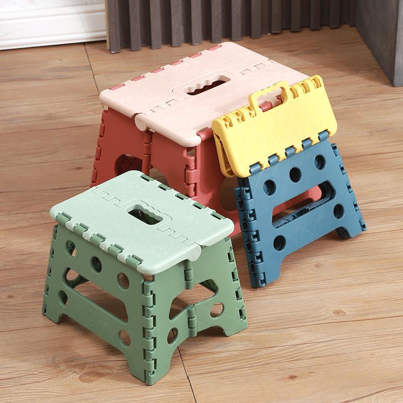 Taburete plegable portátil de plástico, reforzado, ahorro de espacio, ideal para hogar y actividades al aire libre, ligero y resistente.