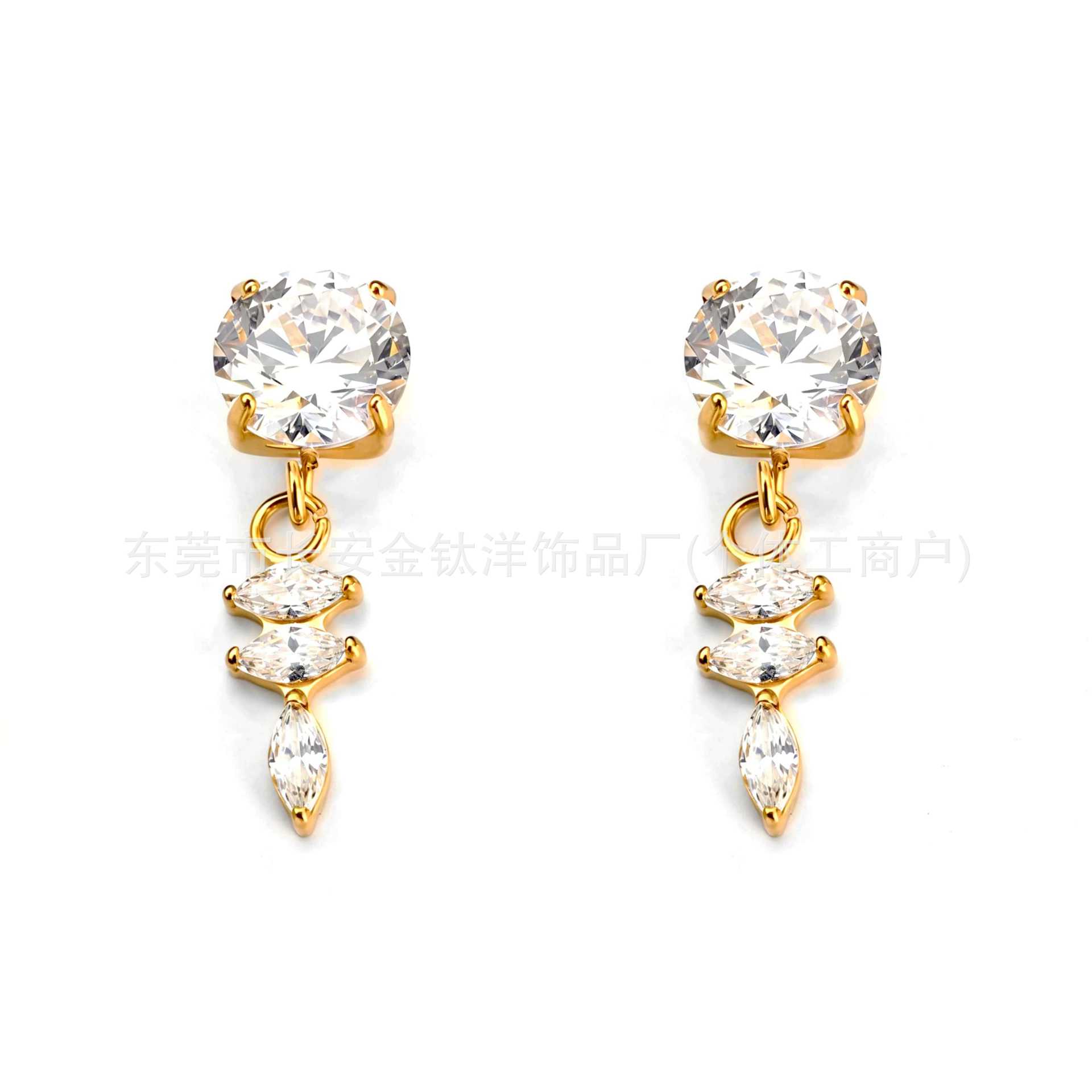 Pointed titanium steel lip stud product view