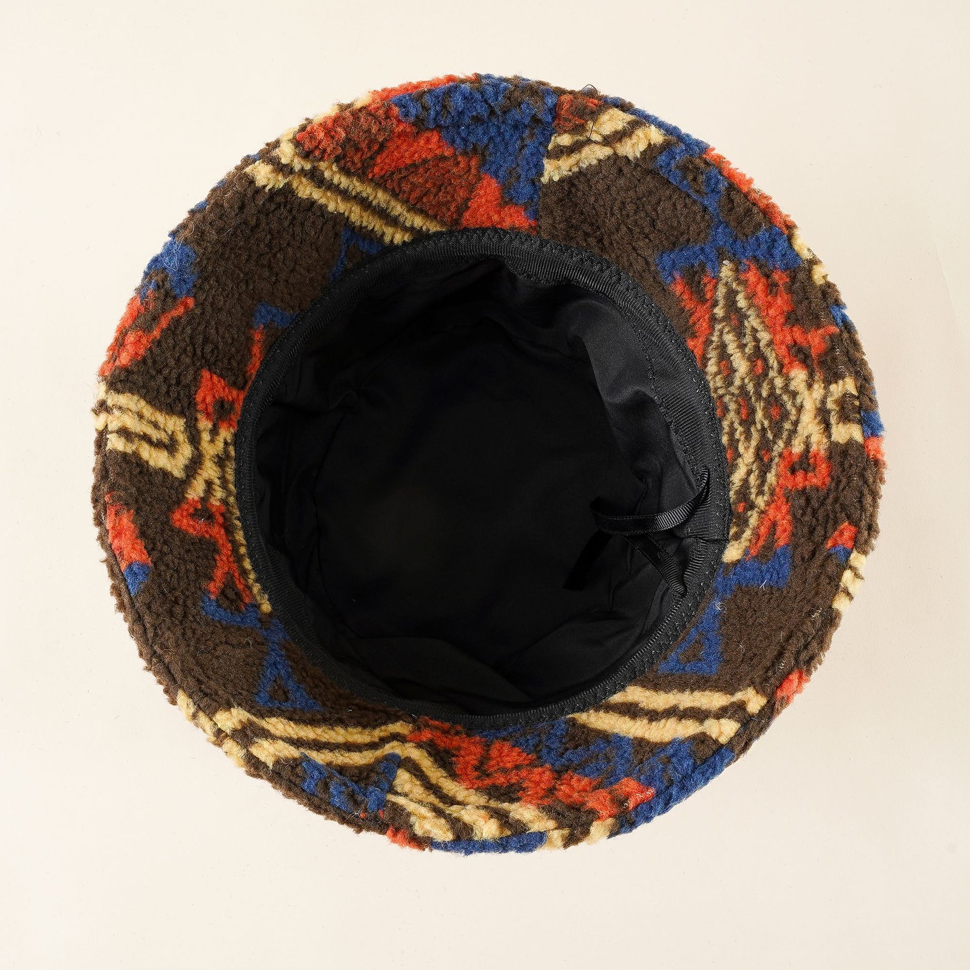 Británico otoño e invierno nuevo suave felpa cuenca sombrero femenino engrosado caliente casual japonés rayas retro cuenca sombrero