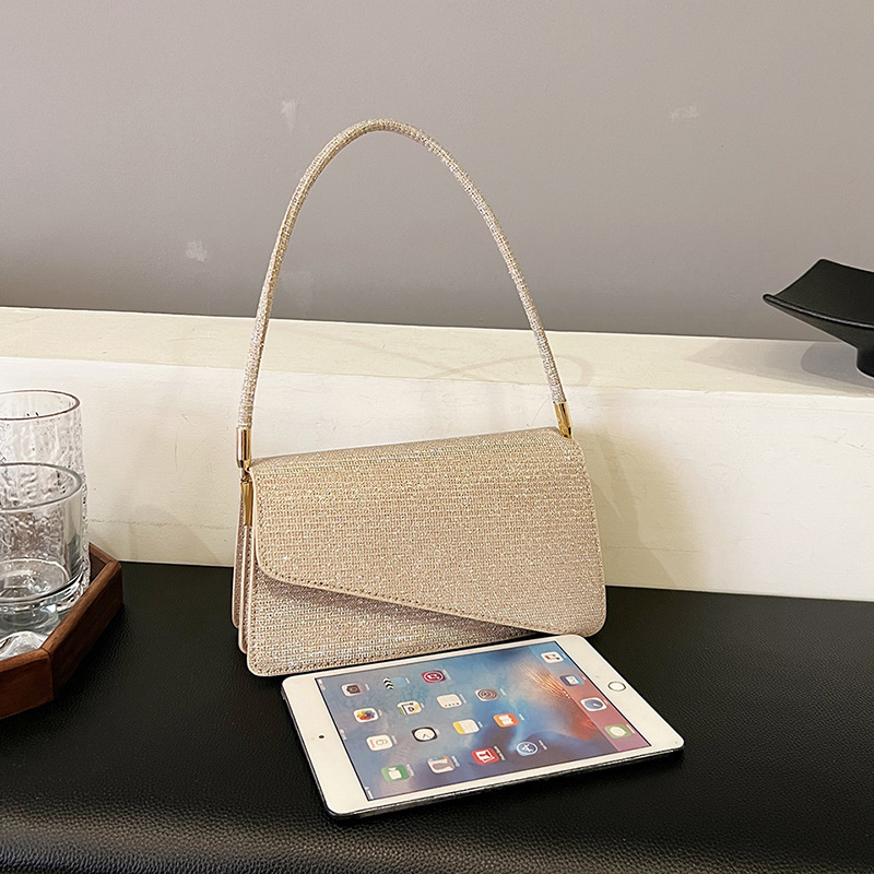 2024 nuevo sobre bolsas de mano de banquete de inclinación con bolsas de vestido bolsas de cadena de moda europeas y estadounidenses