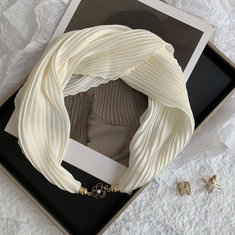 Pañuelo de seda arrugado de seda de imitación magnética con hebilla de rosa de color sólido de verano, protector solar, bufanda decorativa profesional ligera de todo fósforo