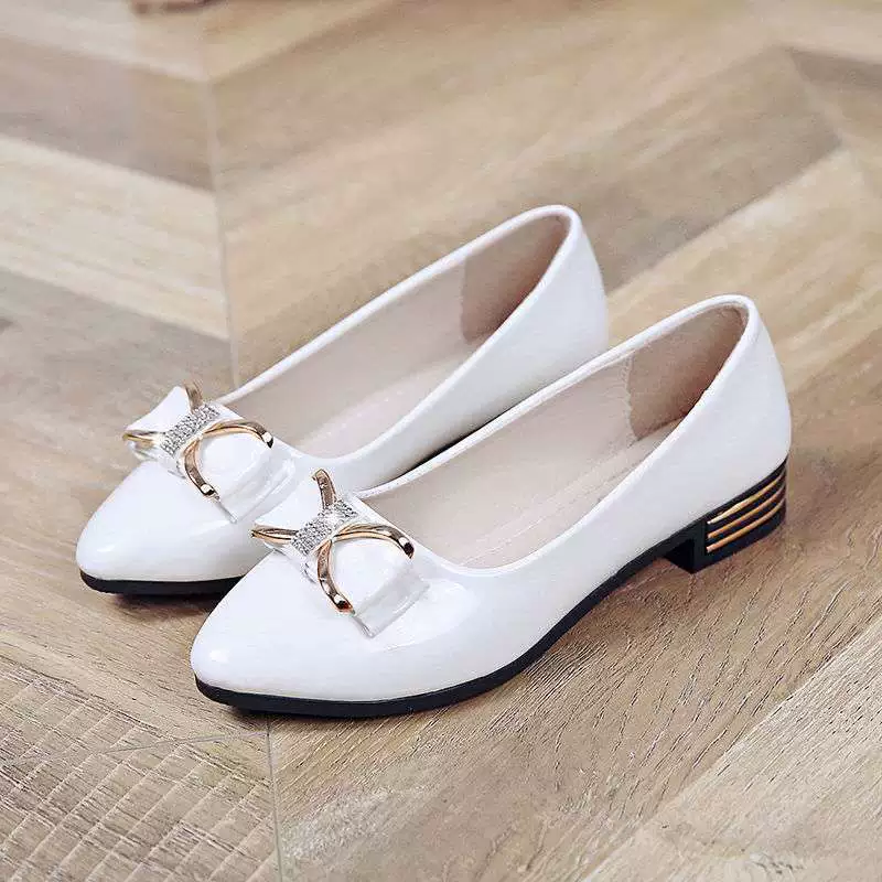 2025 Весна Новые Мягкие Туфли на Плоской Подошве с Острым Носком для Женщин Универсальные Лоферы Неглубокие Вечерние Мокасины в Сказочном Стиле.