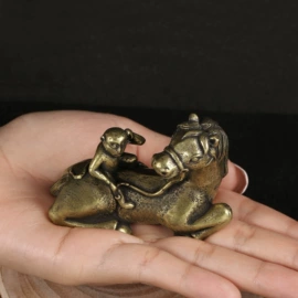 金属工艺品;钥匙扣及钥匙扣配件;家具拉手