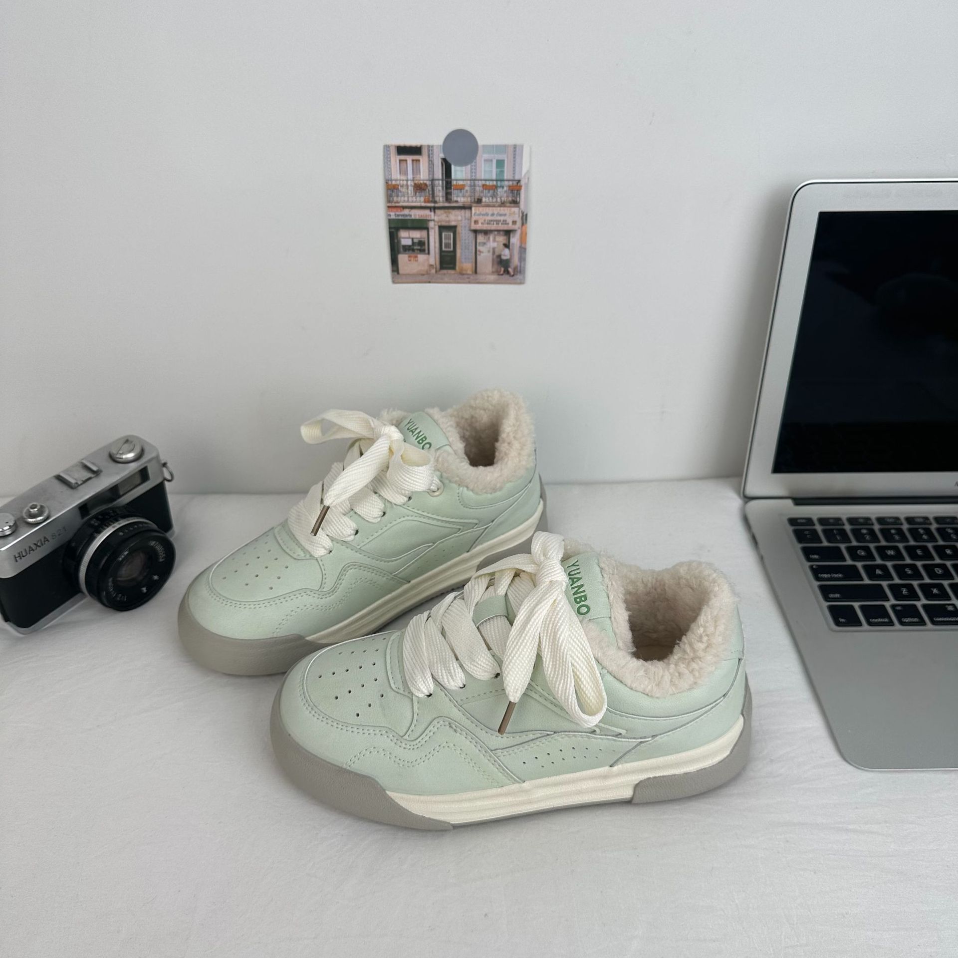 Zapatos de algodón de invierno de suela gruesa, ropa baja de mujer, zapatos de lana coreana, 2024 nuevos zapatos de lona cálidos. image 3