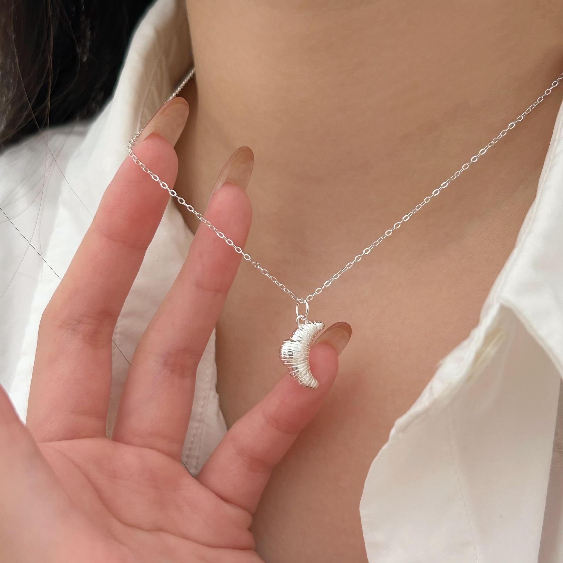 1155韩国牛角包项链简约气质ins网红小红书轻奢高级感独特项链女