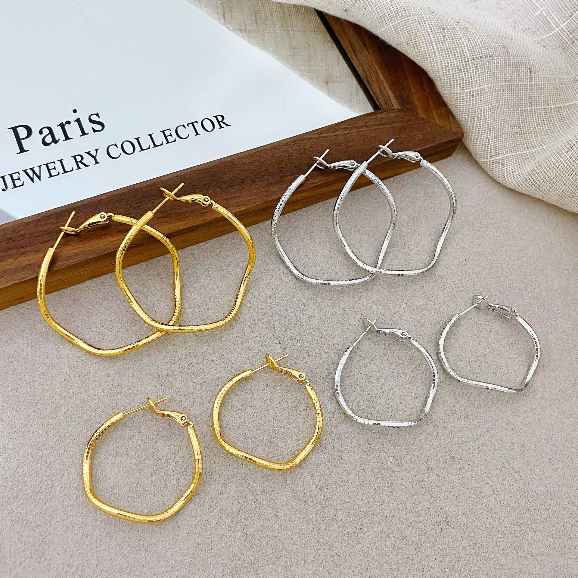 Copper-plated real gold European and American exaggerated irregular texture earrings for women, new high-end stylish and unique hoop earrings