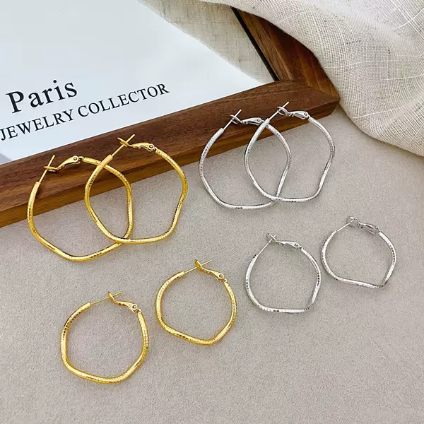 Copper-plated real gold European and American exaggerated irregular texture earrings for women, new high-end stylish and unique hoop earrings