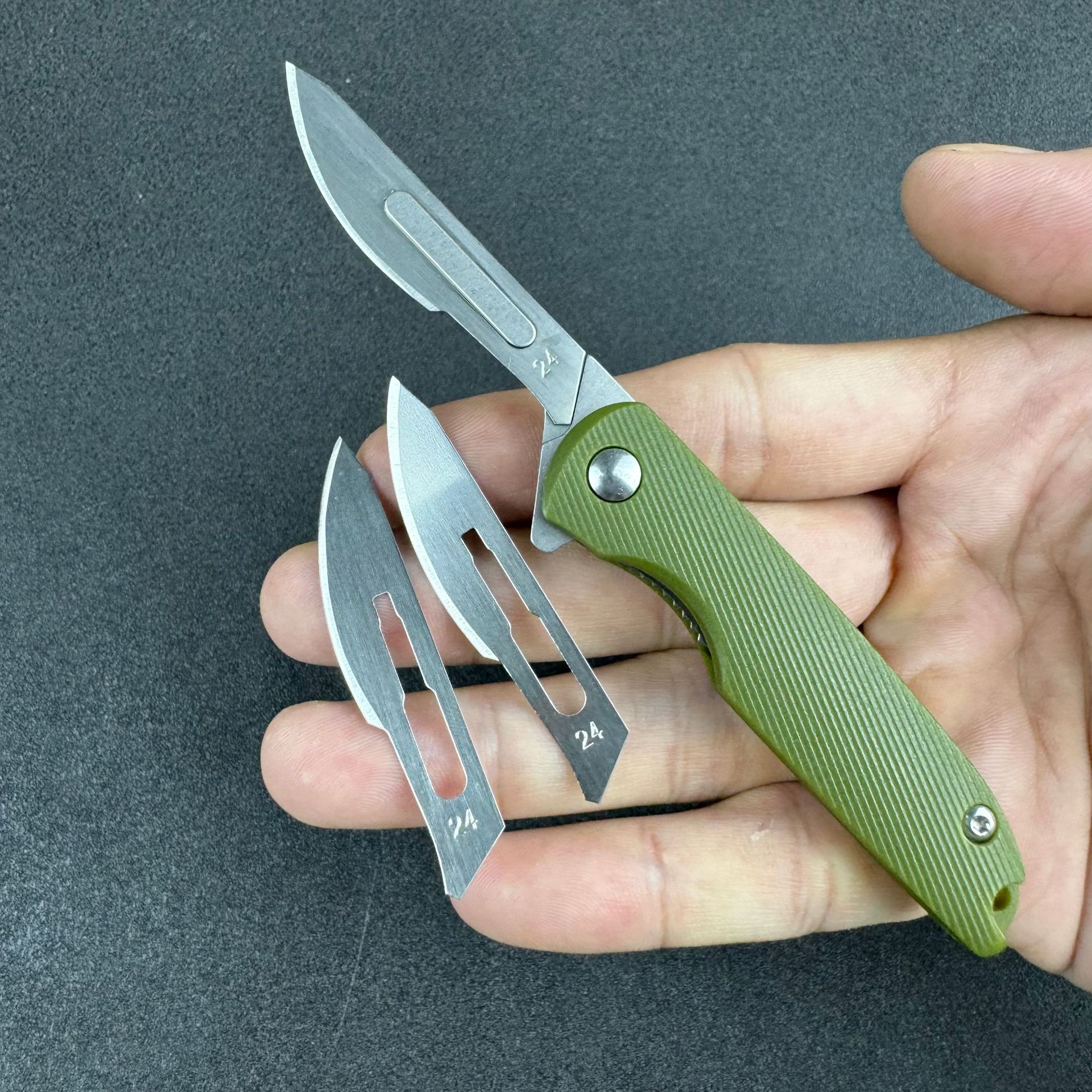 可换刀片式美工刀硬木雕刻刀ABS迷你钥匙扣小刀开快递应急小折刀