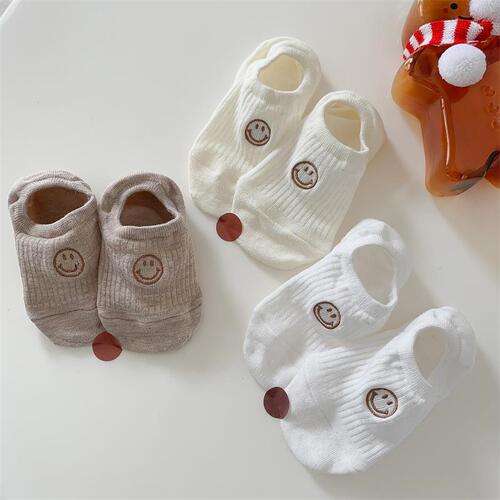 Boat socks for women summer embroidered smiling face invisible socks solid color cotton with silicone anti-slip and non-falling socks shallow mouth socks for women