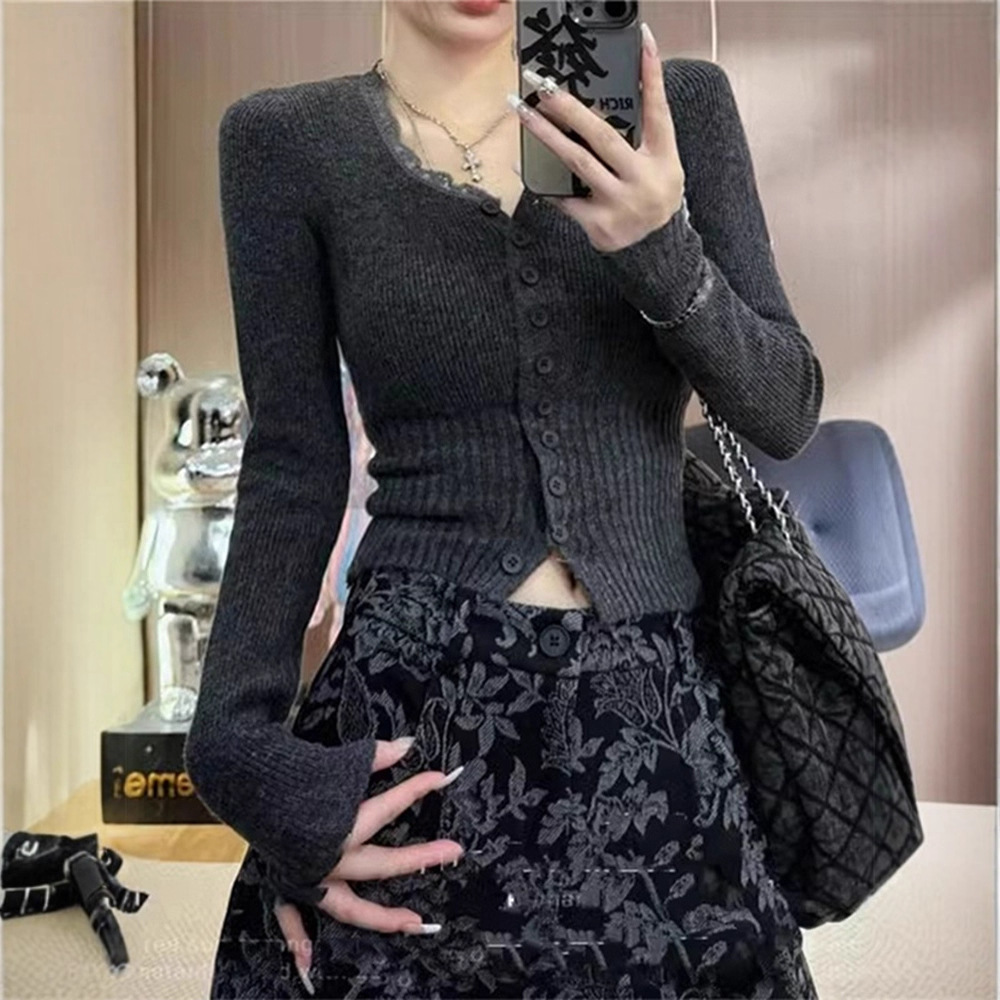 灰色v领蕾丝内搭打底衫女秋季2025新款针织衫短款上衣设计感小众