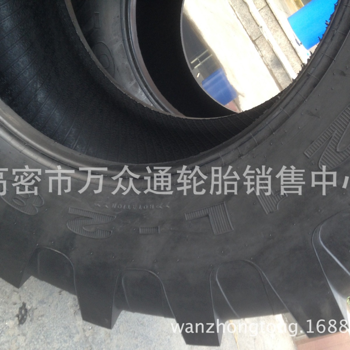 Suministro de neumáticos ocupados de dos cabezas 21L-24 Neumáticos de excavadora retroexcavadora de maquinaria de construcción