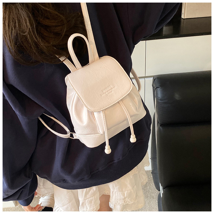 Simple, versatile and niche design women's backpack 2025 new trendy casual small backpack, fashionable travel small schoolbag undefined