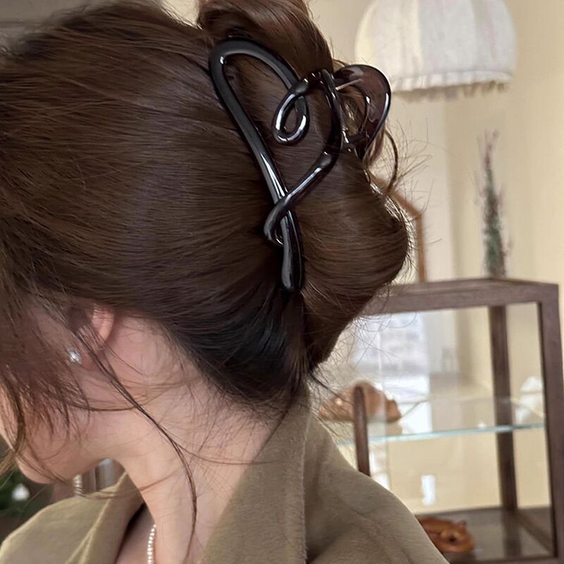 Elegant matte black love grip large female shark clip ins high-value 2024 new shark clip headdress