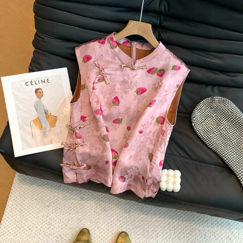 New Chinese-style retro national-style sleeveless top, 2026 summer new model, stand-up collar with button closure, slimming, versatile, cute strawberry shirt