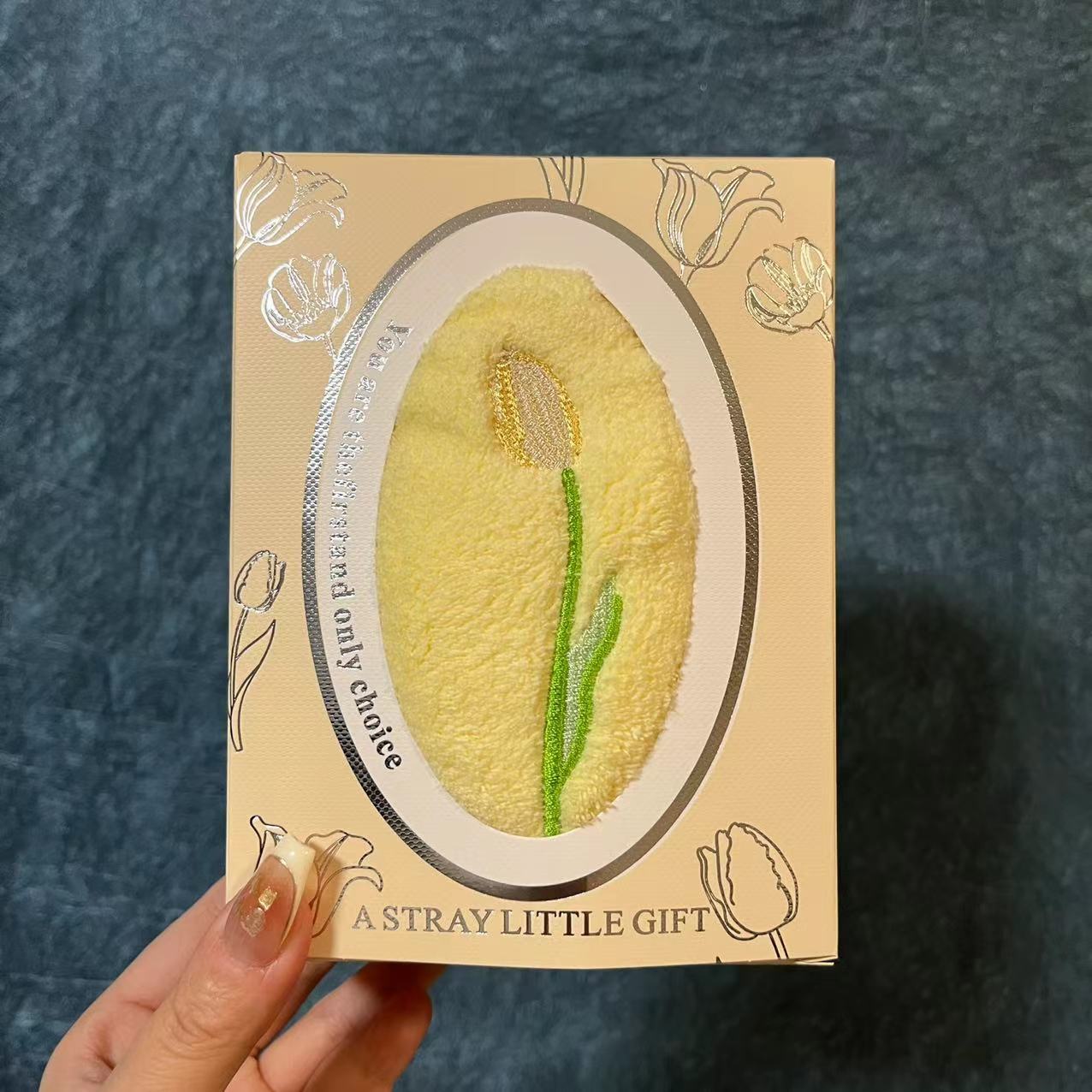 34*74 노란 튤립 수건 + 노란색 선물 상자