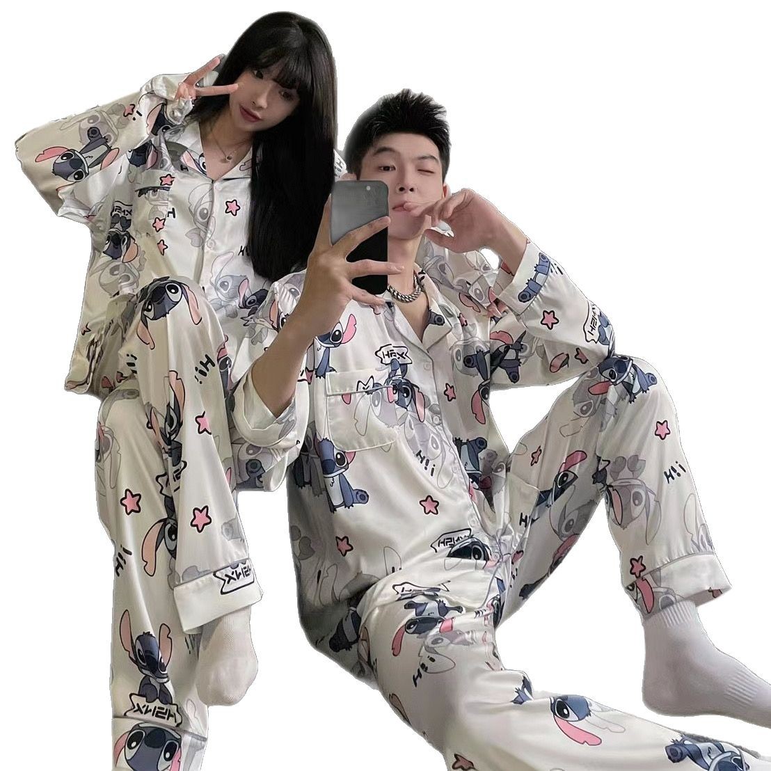Pajamas de pareja de primavera y otoño de mujeres de hielo de manga larga delgada 2025 nuevo estilo de ropa de casa de seda para hombres