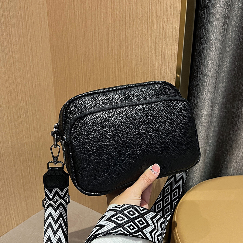 Cross-Border 2025 New Fashion Women's Bag, High-End Simple and Elegant Shoulder Crossbody Bag, Versatile Retro Small Square Bag