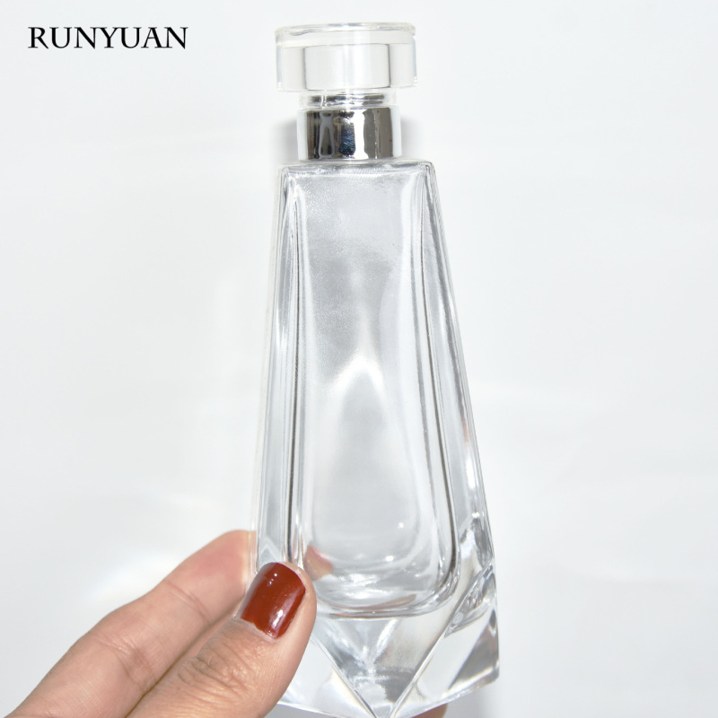 新型異形香水分注ボトルは重厚な質感があります。|undefined