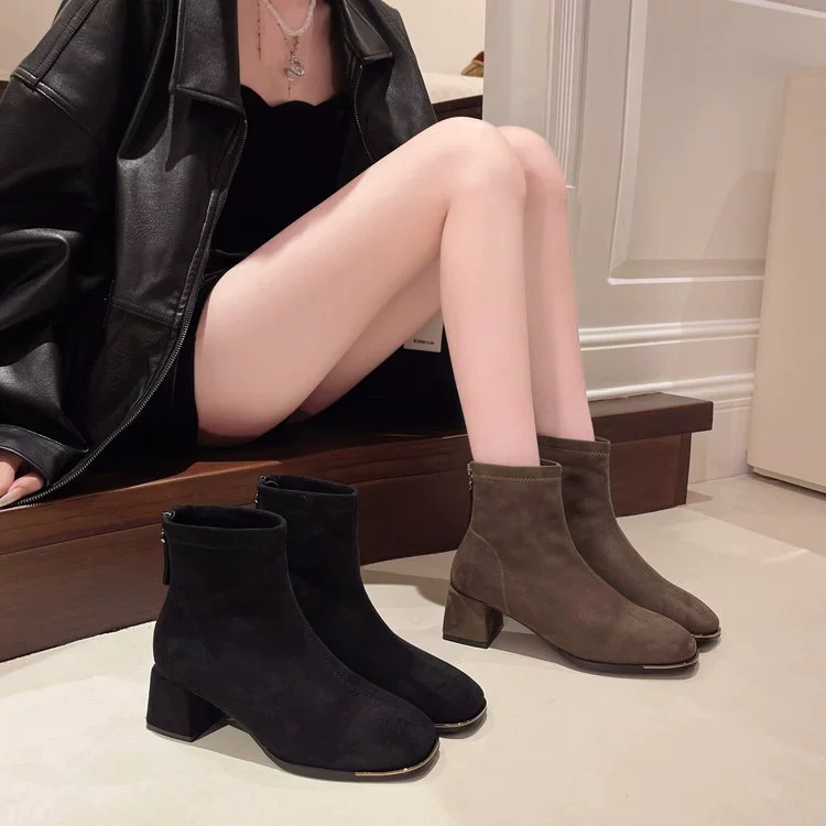 Модные сапоги Женская осень и зима 2024 Новый европейский и американский толстый каблуки металлическая квадратная голова позади молнии модные тонкие короткие сапоги