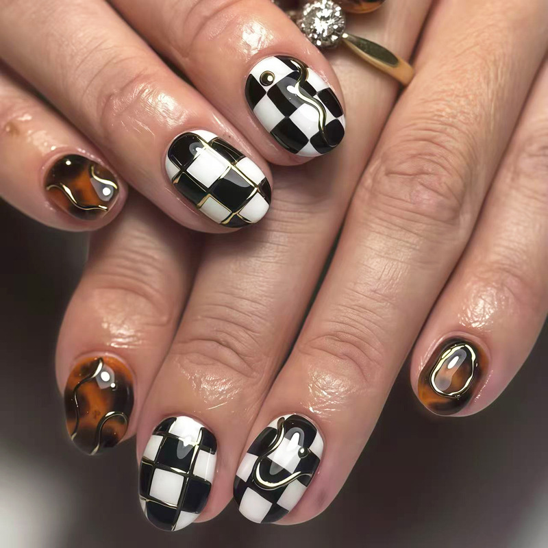 Autumn and winter tortoiseshell patterned, gold-plated press-on nails, a cross-border European and American style, vintage nail art stickers Autumn and winter tortoiseshell patterned, gold-plated press-on nails, a cross-border European and American style, vintage nail art stickers