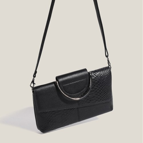 European and American fashionable and convenient handbags, new niche design handbags, high-end light luxury queen series shoulder bags