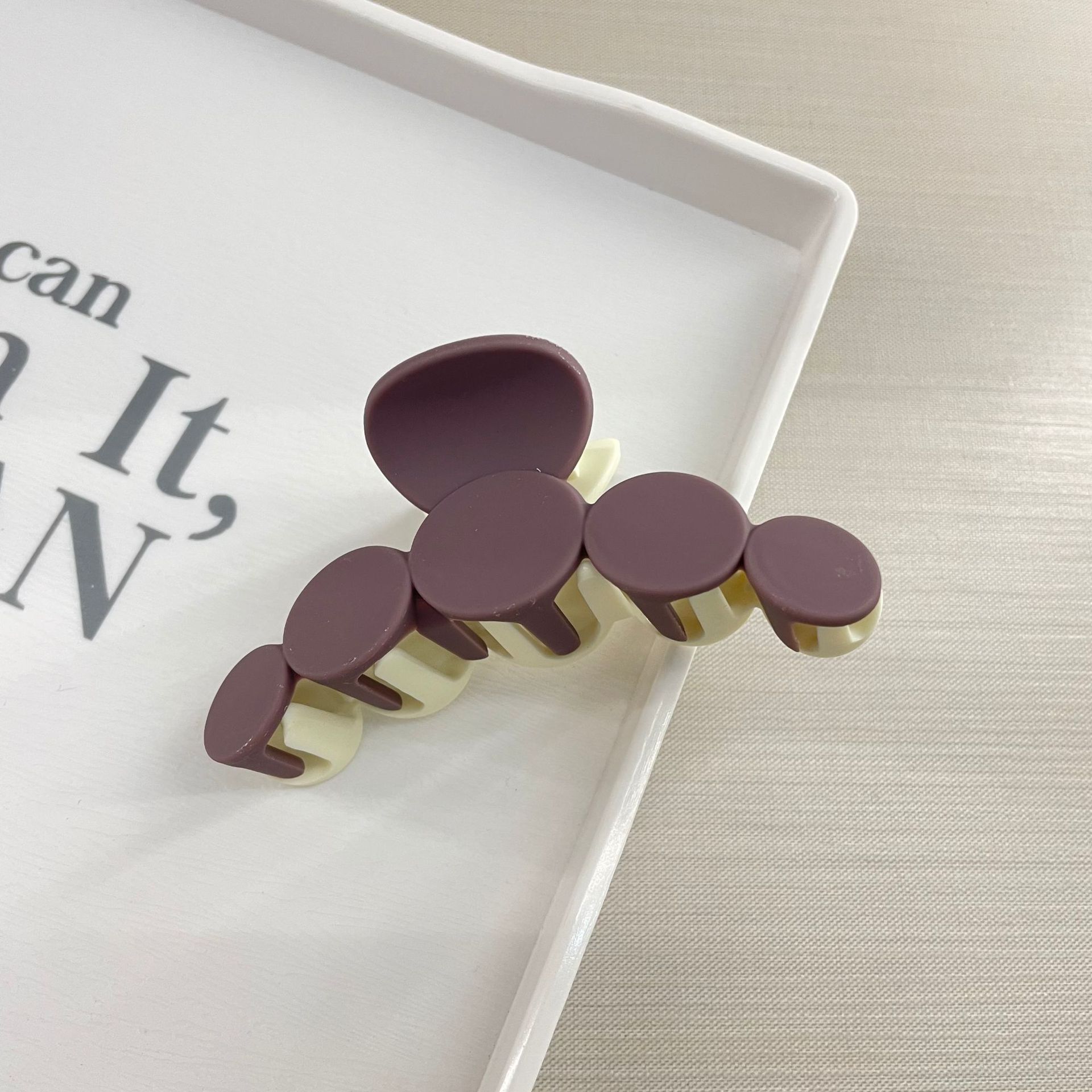 Oufeile superficie de dos colores AB textura esmerilada agarre cuchara trasera femenina alta Cola de Caballo tiburón clip accesorios para el cabello horquilla al por mayor