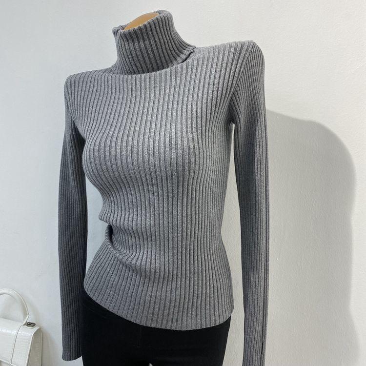 Black high-neck knitted sweater for women, perfect for layering in autumn and winter, slim-fit and flattering, stylish Korean-style high-collar top Black high-neck knitted sweater for women, perfect for layering in autumn and winter, slim-fit and flattering, stylish Korean-style high-collar top