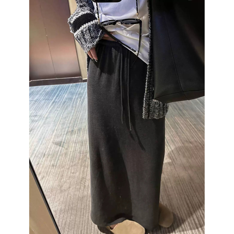 A must-have autumn/winter midi skirt that's incredibly comfortable and easy to wear! # 3932J A must-have autumn/winter midi skirt that's incredibly comfortable and easy to wear! # 3932J