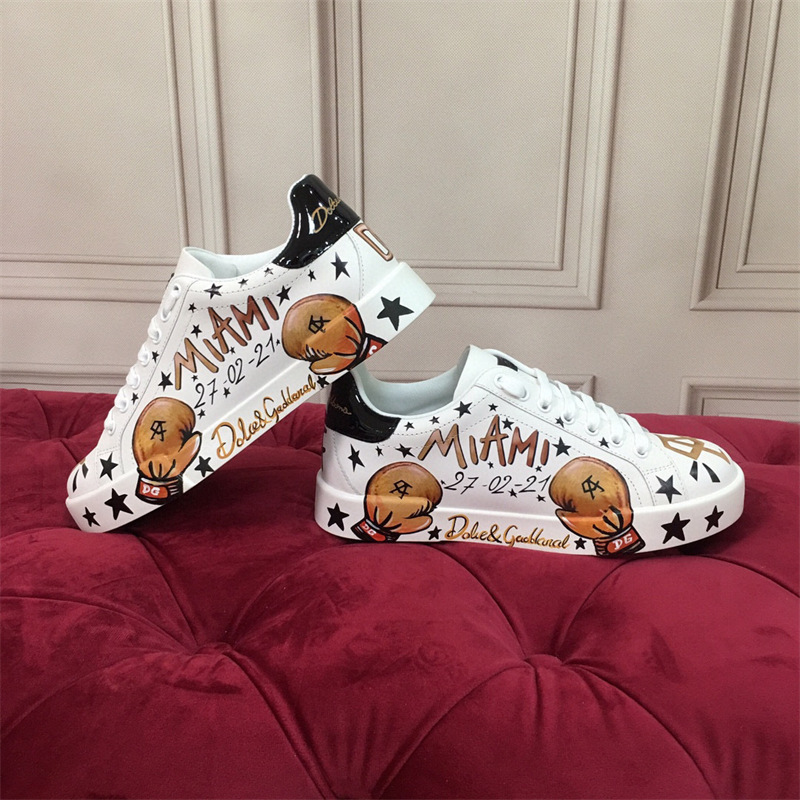 Zapatos deportivos casuales transpirables y perforados de moda coreana estilo DG, versión superior, para hombre, invierno 2025, zapatos blancos de moda europeos y americanos para mujer.