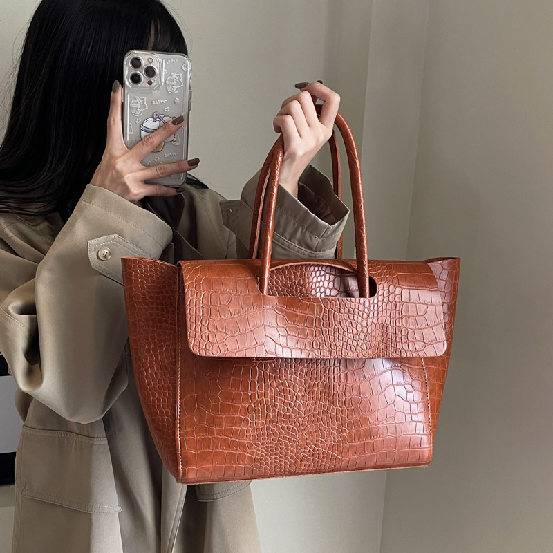 Crocodile-patterned European And American Retro Large-capacity High-quality Crossbody Bag, Business Commuter Handbag,_voghion.com